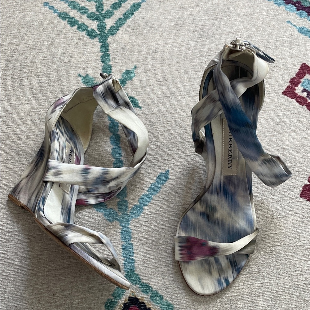 Burberry Ikat print Mustoe wedge sandals - Picture 2 of 8